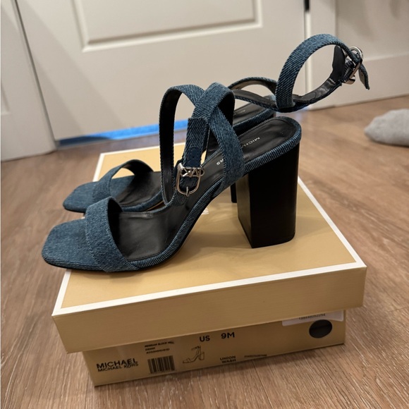 Michael Kors Denim Elegant Blue Block Heel Sandals size 9 worn once! - Picture 3 of 5